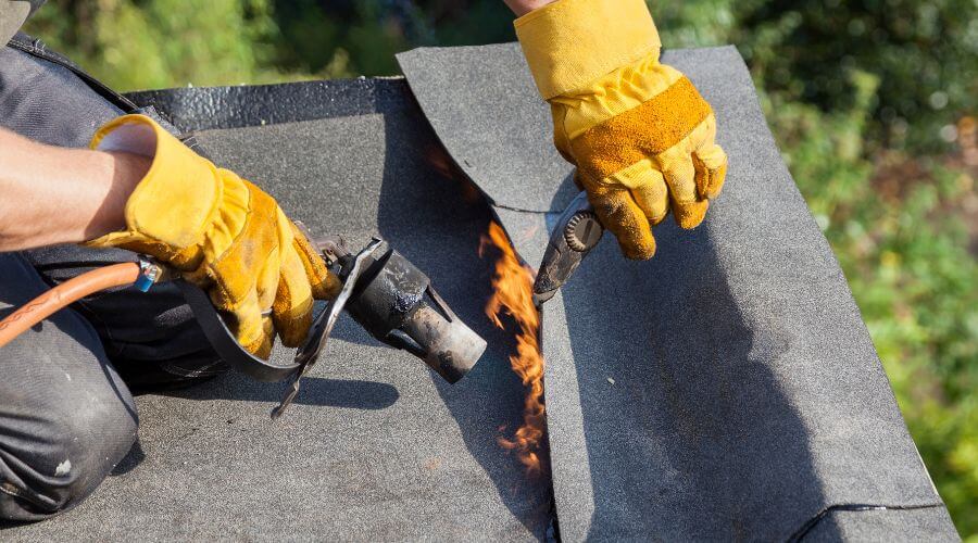 Professional gutter cleaning in Delta City, MS
